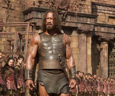 Dwayne Johnson w scenie z filmu "Hercules"