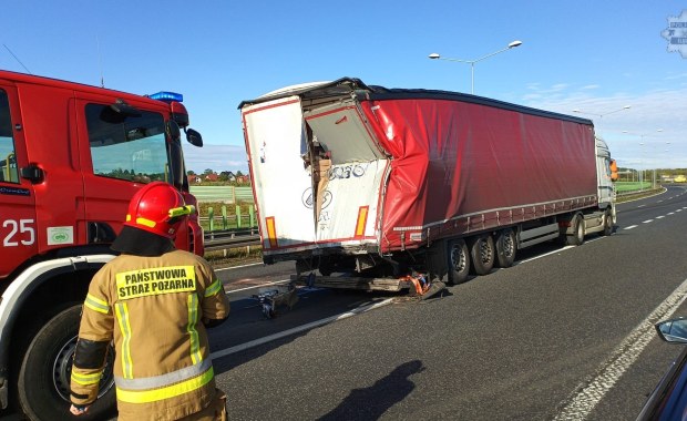 Dwie ciężarówki zderzyły się na A4. Lądował LPR