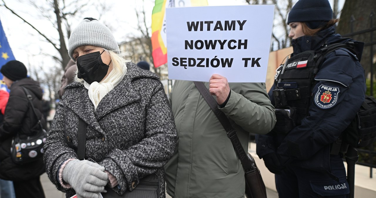 Dwie demonstracje pod Trybunałem Konstytucyjnym