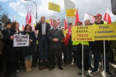 Dwie demonstracje pod Trybunałem Konstytucyjnym