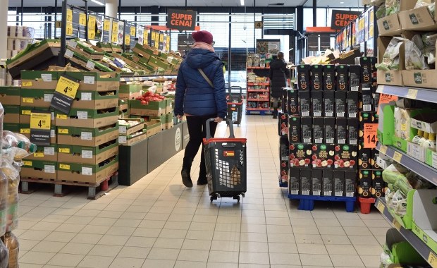 Dwie handlowe niedziele w miesiącu. "Solidarność" liczy na weto prezydenta