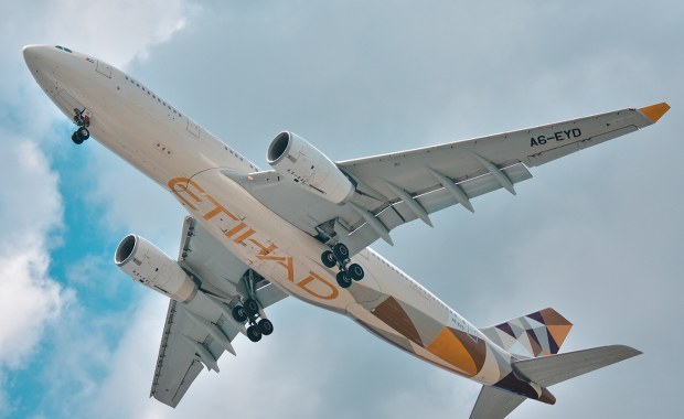 Dwie linie lotnicze z Bliskiego Wschodu częściowo wznawiają połączenia