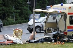 Dwie ofiary zderzenia karetki z samochodem osobowym