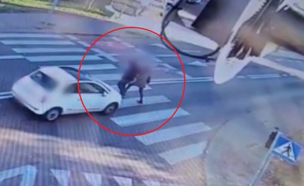 Dwie osoby potrącone na przejściu dla pieszych [FILM]