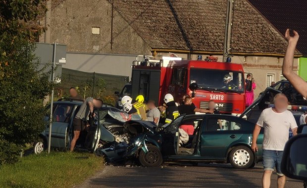 Dwie osoby zginęły na miejscu. Czołówka na DW 177