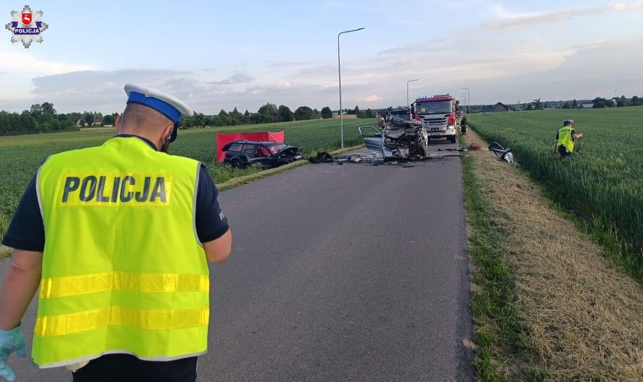 Dwie osoby zginęły w czołowym zderzeniu samochodów w Klinach na Lubelszczyźnie /Policja Lubelska /