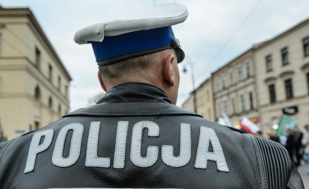 Dwie pary kajdanek i pięciu policjantów. Zatrzymano lidera bojówki pseudokibiców