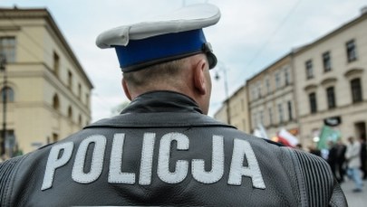 Dwie pary kajdanek i pięciu policjantów. Zatrzymano lidera bojówki pseudokibiców