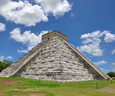 Dwie piramidy ukryte w starożytnej budowli Majów