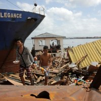 Tajfun Haiyan przeszedł przez miasto Tacloban.