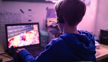 Dwóch influencerów z YouTube'a z zarzutami. Wywierali presję na dzieci