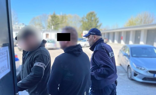 Dwóch mężczyzn aresztowanych za wymuszenie rozbójnicze z bronią w ręku