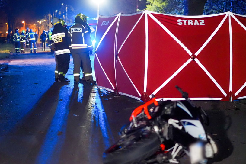 Dwóch motocyklistów zginęło na miejscu, pasażerka jednego z nich zmarła w szpitalu /	Grzegorz Michałowski   /PAP