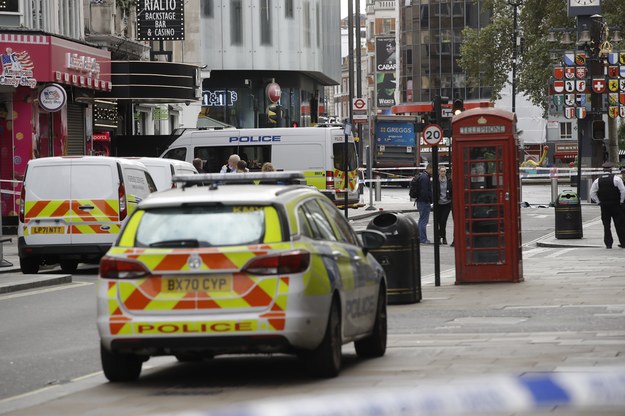 Dwóch policjantów zostało ranionych nożem w centrum Londynu /OLIVIER HOSLET /PAP/EPA