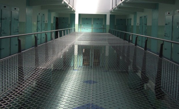 Dwóch pracowników aresztu śledczego w Gdańsku zatrzymanych przez policję