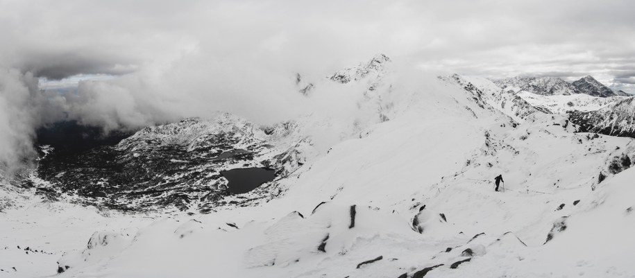 Dwójka turystów ginie w lawinie w słowackich Tatrach /Shutterstock