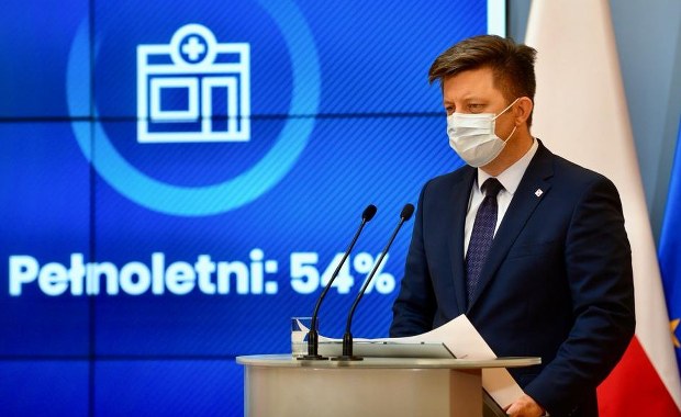 Dworczyk mówi o "bardzo niepokojącym zjawisku". Spada liczba rejestracji na szczepienia