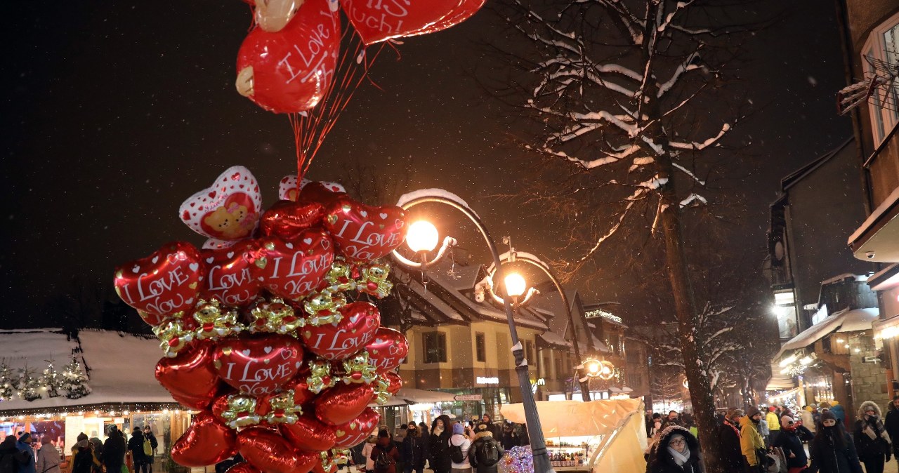 Dworczyk o "koronaparty" na Krupówkach: Brak odpowiedzialności