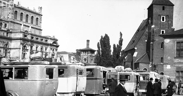 Dworzec autobusowy na placu Świętego Ducha w Krakowie /Z archiwum Narodowego Archiwum Cyfrowego
