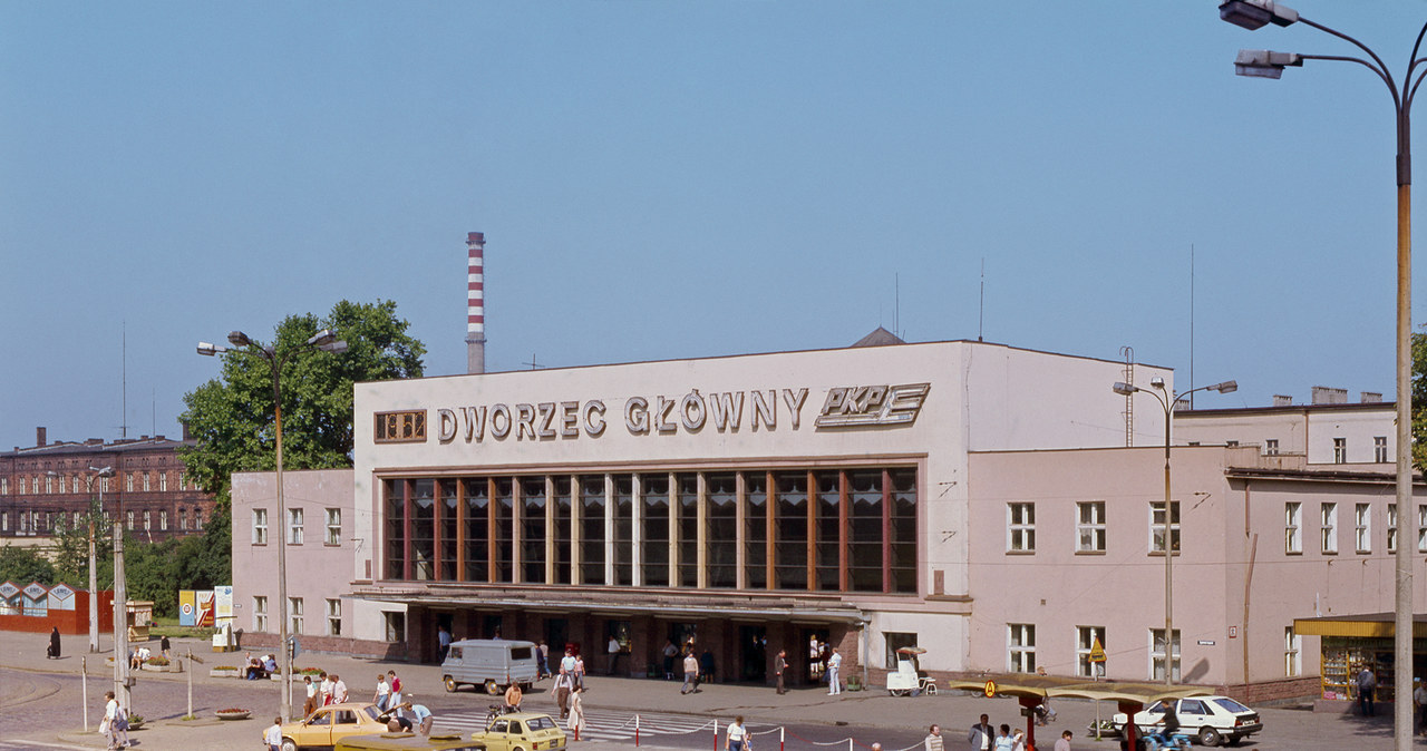 Dworzec Główny PKP w Bydgoszczy 1986 /Z archiwum Narodowego Archiwum Cyfrowego