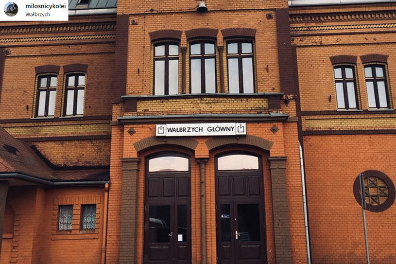 Dworzec główny w Wałbrzychu to jeden z obiektów, który odzyskał dawny blask /Instagram