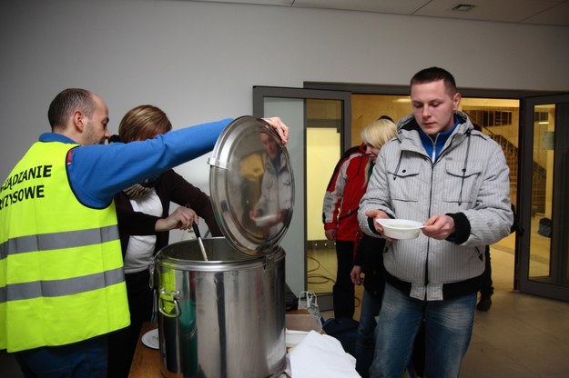 Dworzec kolejowy w Ostrowie Wielkopolskim. Awaria trakcji kolejowej spowodowała duże opóźnienia pociągów. Zdjęcie z wczoraj /Tomasz Wojtasik /PAP