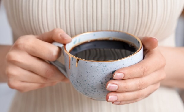 Dwucyfrowe podwyżki cen kawy, promocji coraz mniej. Co czeka konsumentów?