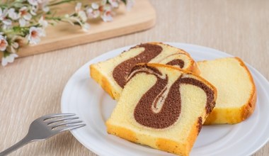 Dwukolorowe ciasto Tulipan. Pyszny pomysł na wiosenny deser