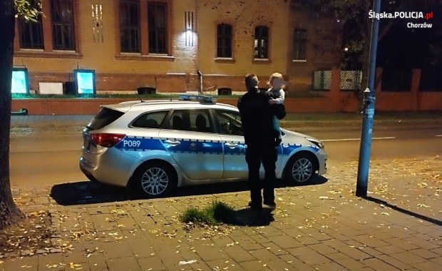 Dwulatek błąkał się po Chorzowie. Matka dowiedziała się o tym z internetu
