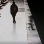 Dwulatek spadł na tory metra. Dramatyczne nagranie 