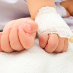 basen Dwulatek wpadł do przydomowego basenu. Głęboka hipotermia i zatrzymanie krążenia