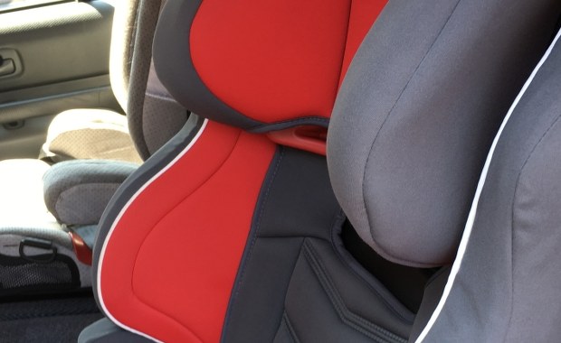 Dwuletnie dziecko zamknięte w nagrzanym samochodzie