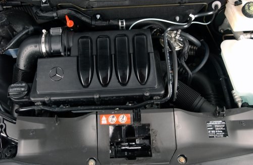 Dwulitrowy diesel Mercedesa jest właściwie bezproblemowy. Ma dużą trwałość. /Motor