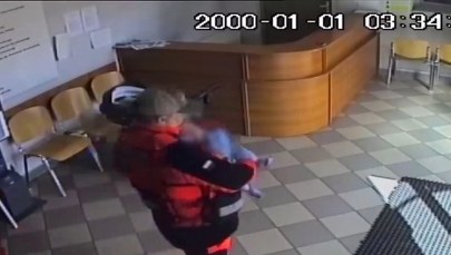 Dwumiesięczny chłopiec tracił oddech i siniał. Pomogli policjanci