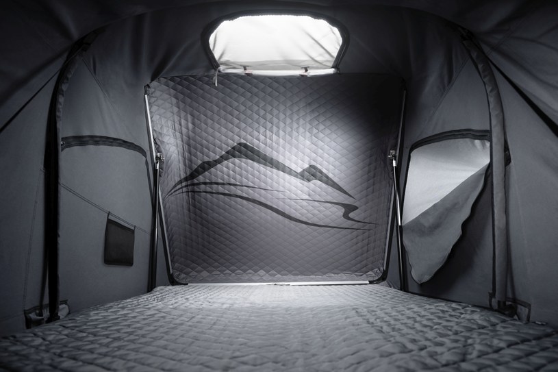 Dwuosobowy, całoroczny namiot dachowy Porsche /materiały prasowe