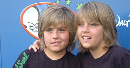 Dylan Sprouse i Cole Sprouse, dwaj bracia z serialu "Nie ma jak hotel", fot. Gerardo Mora /Getty Images/Flash Press Media