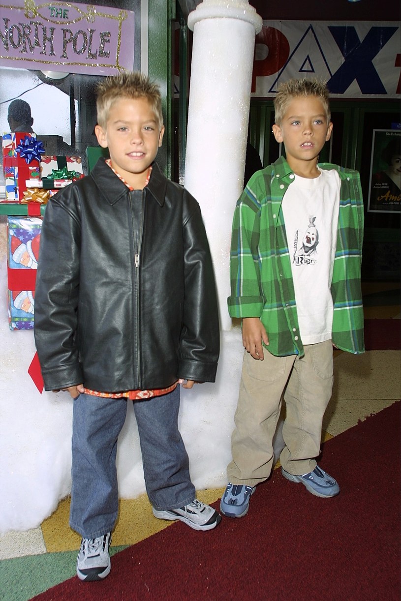 Dylan Sprouse i jego brat bliźniak Cole Sprouse w 2001 roku /Jason Kirk /Getty Images