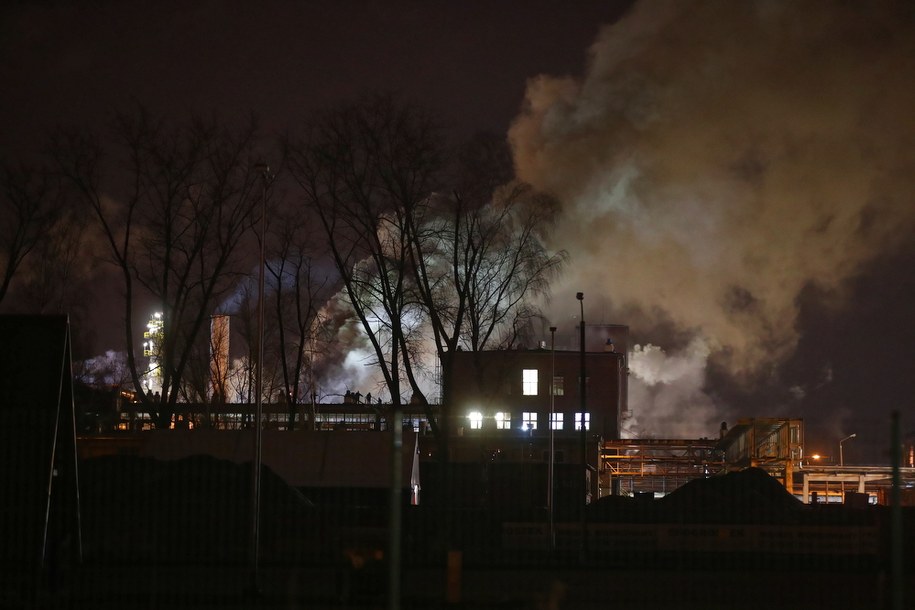 Dym nad budynkami firmy chemicznej Synthos w Oświęcimiu //Łukasz Gągulski /PAP