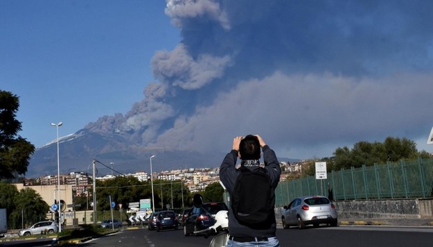 Dym nad Etną /ORIETTA SCARDINO /PAP/EPA