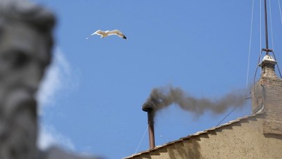 Dym nad Kaplicą Sykstyńską. Jest decyzja Watykanu 