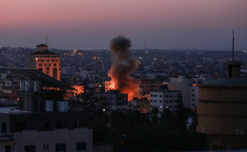Dym nad miastem Gaza po izraelskim ataku /BASHAR TALEB / AFP /AFP