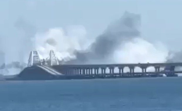 Dym nad mostem Krymskim. Rosjanie mówią o próbie ataku