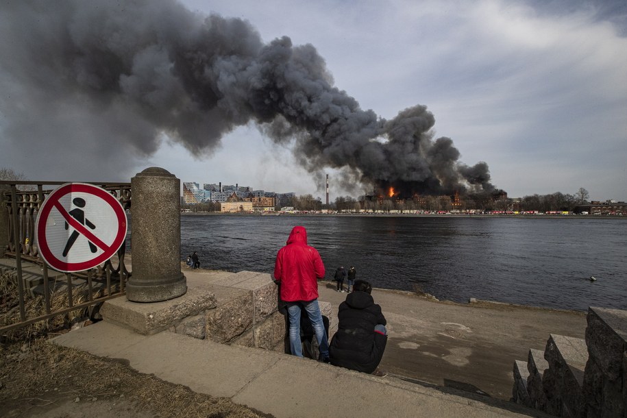 Dym nad Petersburgiem /ANATOLY MALTSEV  /PAP/EPA