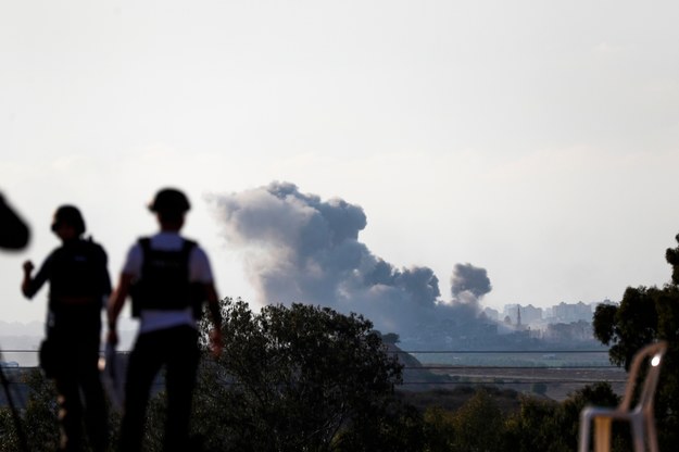Dym nad północą częścią Strefy Gazy /ATEF SAFADI  /PAP/EPA