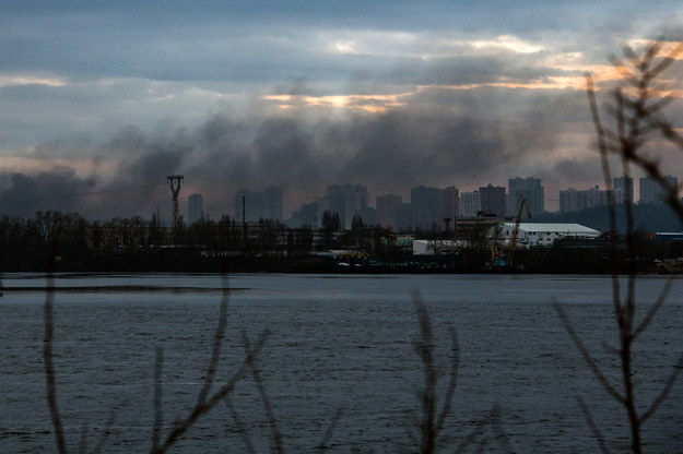 Dym unoszący się nad miastem po rosyjskim ataku rakietowym w Kijowie /Vladyslav Musiienko /PAP