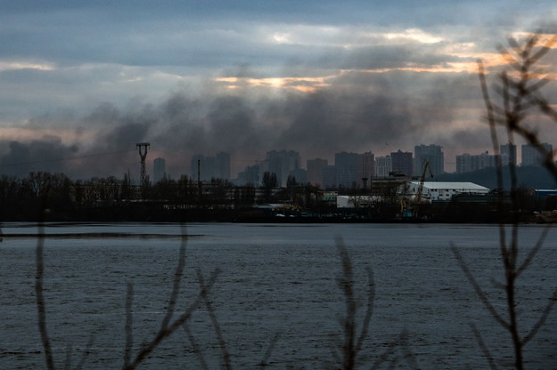 Dym unoszący się nad miastem po rosyjskim ataku rakietowym w Kijowie /Vladyslav Musiienko /PAP