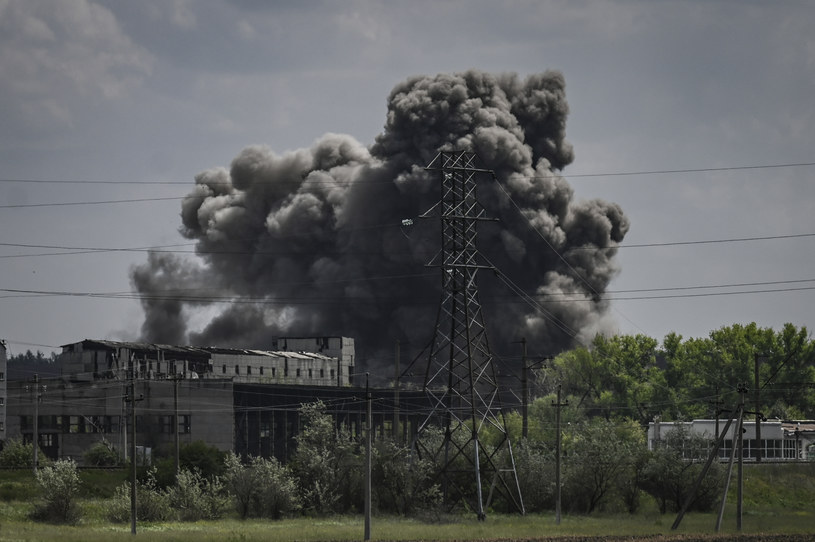 Dym unoszący się nad Sołedarem podczas walk o miasto /Aris Messinis /AFP