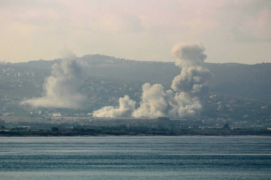 Dym unoszący się z miejsca izraelskiego ataku na południowe wioski Libanu /AFP/EAST NEWS /East News