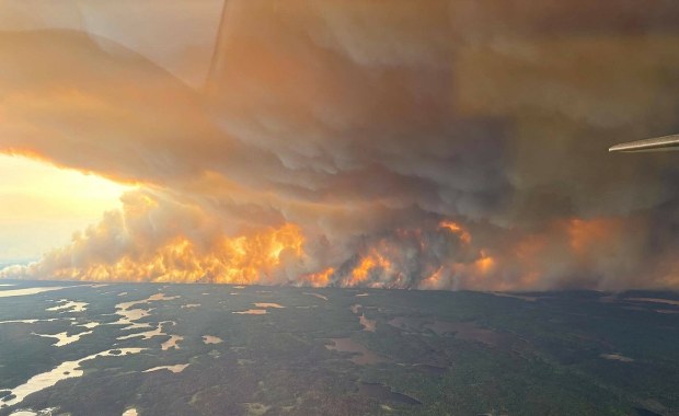 Dym z Kanady dotarł do Europy. Mamy powody do niepokoju?