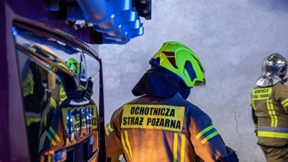 Dym zauważyli klienci, dach częściowo się zapadł. Pożar marketu na Mazowszu